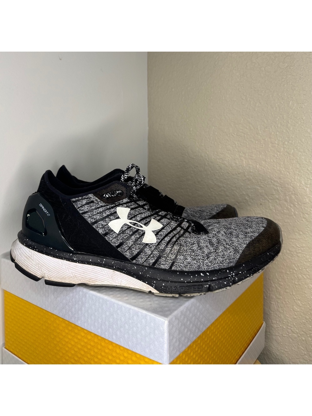 Under Armour Bandit 2 Mismatched Pair Men’s 8 & Women’s 8 Gray Black Read